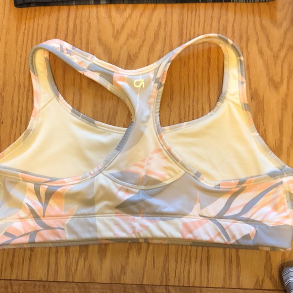 Gap Fit workout tops - Picture 4 of 13